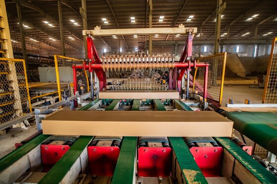 100 тонн/день до 1200 тонн/день Синхронная машина для резки глиняных полых блоков и твердых кирпичей